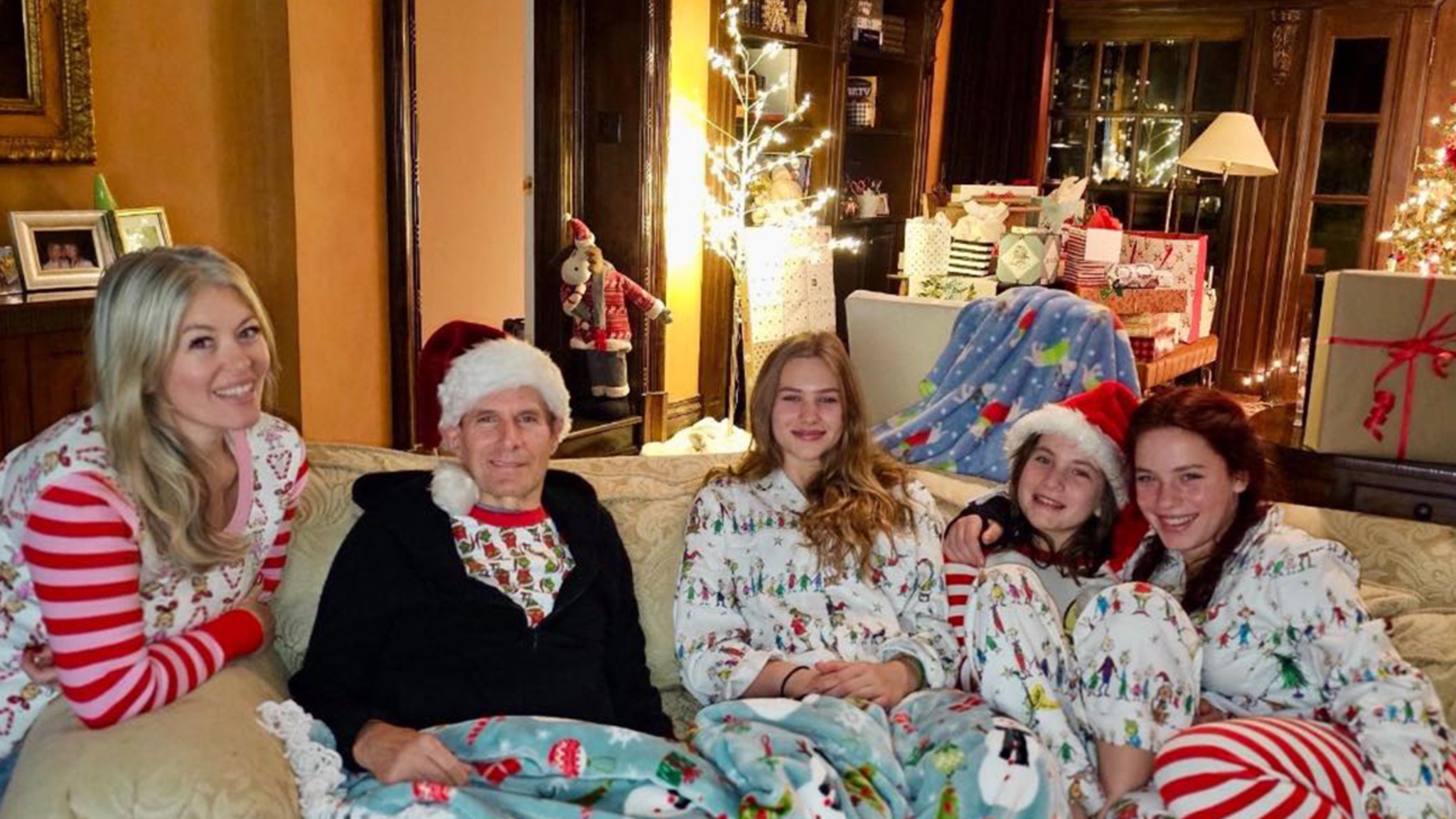 Michael Bolton shares Christmas family photo 1 year after cancer diagnosis