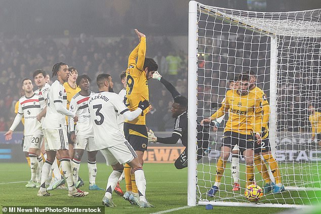 Ruben Amorim offers a defiant message about Man United's misery from set pieces, after his team conceded directly from corners twice in a week.