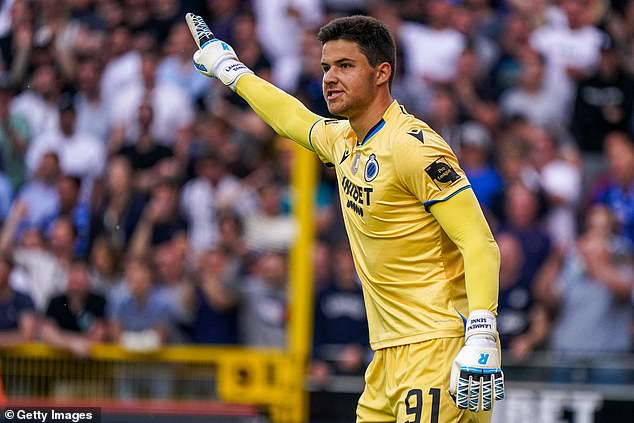 Man United are “keeping an eye on Belgian Under-21 goalkeeper Senne Lammens as they assess their options, with the Royal Antwerp goalkeeper also attracting interest from Borussia Dortmund.”