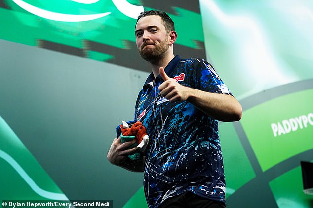 Luke Humphries sets up a tantalizing last 16 clash with Peter Wright at the World Darts Championship after Nick Kenny's rout, with the defending champion relishing the showdown after Scot claims he is not “afraid” of him.