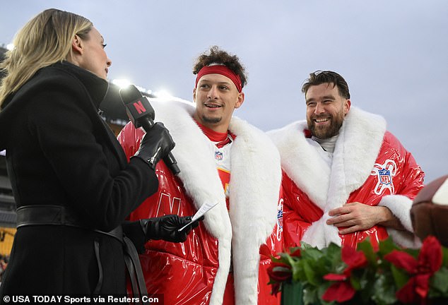 Travis Kelce receives emotional 0,000 Christmas gift from Chiefs teammates after his  million home is burglarized