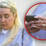 Amanda Bynes does not engaged, despite the striking ring on this finger