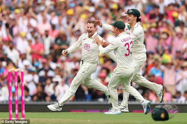 Another major cricket controversy hits the SCG, and this time even Australian fans are divided over the umpire's decision on Virat Kohli.