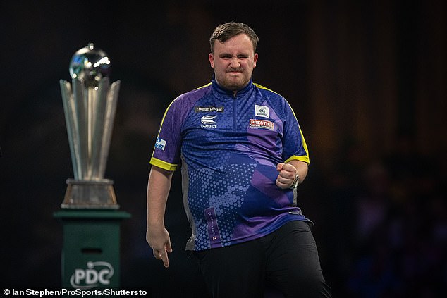 How much does the winner of the 2025 PDC World Darts Championship get with a total prize pool of £2.5 million? Given that Luke Littler is the favorite to take home the top prize ahead of former champion Michael van Gerwen.