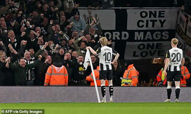 Anthony Gordon rubs salt in Arsenal's wounds as he recreates Thierry Henry's iconic corner flag celebration after scoring in Newcastle's 2-0 win at the Emirates.