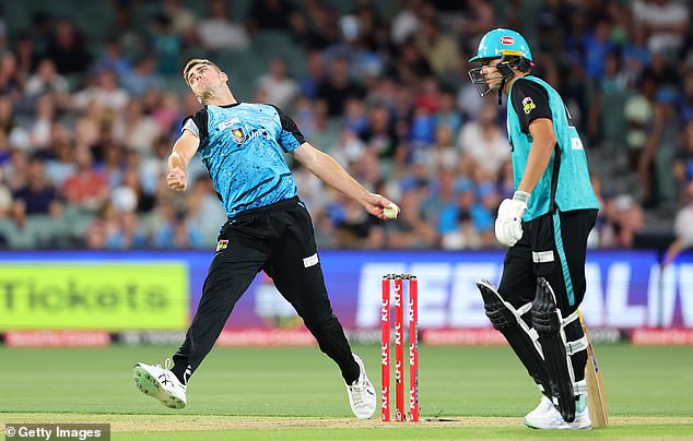 Incredible moment in BBL as bowler's father catches crowd after son hits for six: 'No way!'