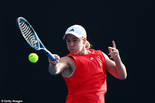 Sonay Kartal suffers defeat in rainy Australian Open debut amid controversy over automated line calls as Brits lose to start in Melbourne.