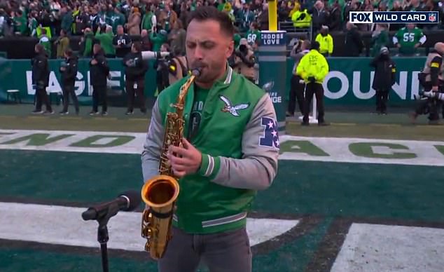 NFL fans go crazy over unusual national anthem before Packers-Eagles playoff game: 'Softest ever'