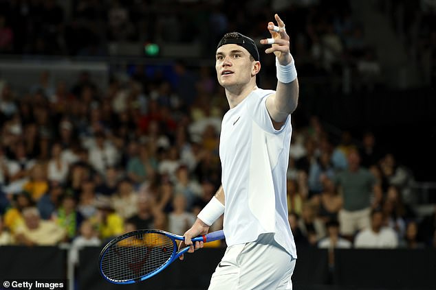 Jack Draper silences the boos as he channels Andy Murray to defeat Thanasi Kokkinakis in a five-set epic at the Australian Open, while Jacob Fearnley wins to set up the showdown with Alexander Zverev.