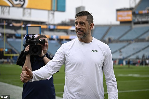 Aaron Rodgers Sends RFK Jr. Warning to US Senate Ahead of Trump Cabinet Confirmation Hearing