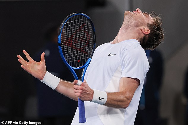 Jack Draper wins a grueling five-set battle with home favorite Aleksandar Vukic to confirm a place in the fourth round of the Australian Open and face Carlos Alcaraz.