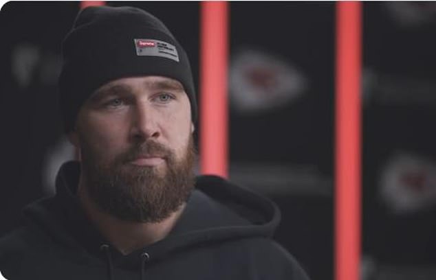 Travis Kelce Gives Abrupt Response to Question About Chiefs' Locker Room Ahead of Texans' Playoff Showdown