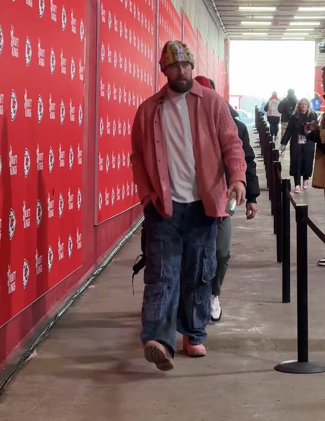 Travis Kelce arrives at Chiefs-Texans playoff game with Taylor Swift already there to support him