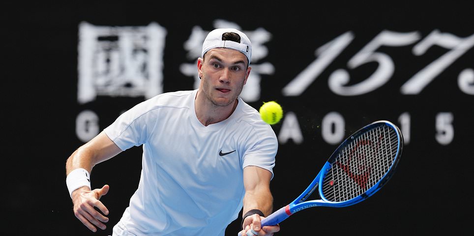 Eight days of the Australian Open: Live results and game-by-game updates as Jack Draper loses a set against Carlos Alcaraz, as Nick Kyrgios calls the TV host a 'clown'