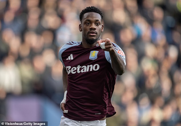 West Ham launch £57m bid for Jhon Durán but Aston Villa are expected to reject bid for Colombian striker and PSG are also interested