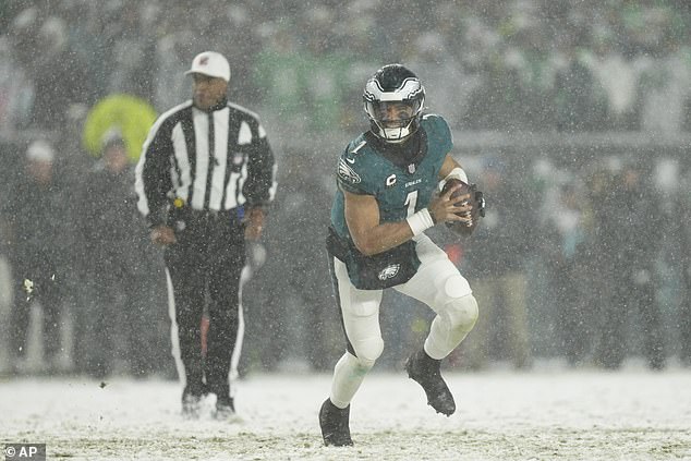 Fans baffled as Philadelphia Eagles sell snow from their playoff victory over Los Angeles Rams