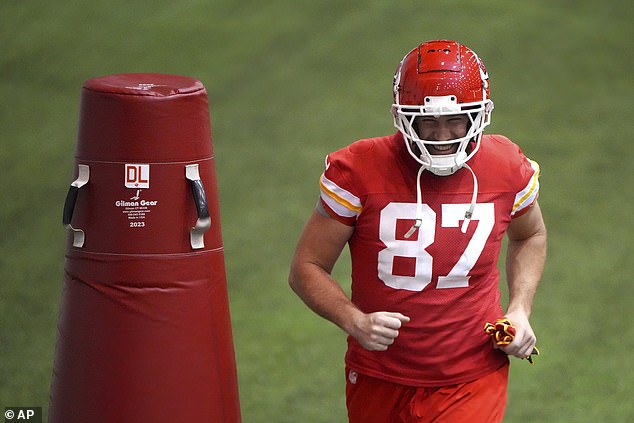 Travis Kelce leaves Chiefs fans baffled by strange behavior in practice