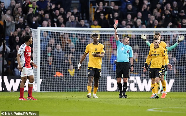 The fans were stunned by the controversial Red Card of Myles Lewis-Skelly against the Wolves while Tim Sherwood loses his head by a call 'ridiculous' on Saturday of football.