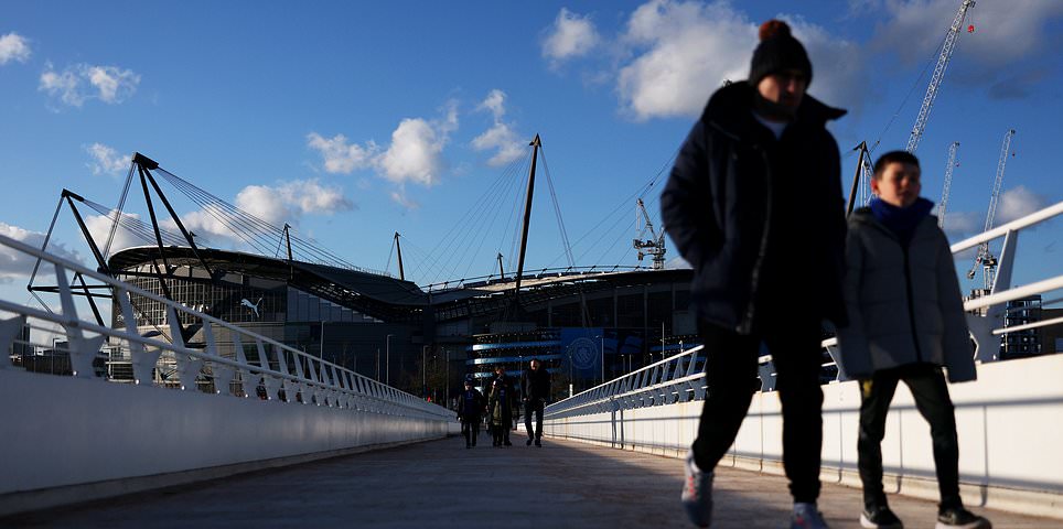 Manchester City vs Chelsea – Premier League: Live score, team news and updates as Pep Guardiola's men look to bounce back from PSG defeat against injury.