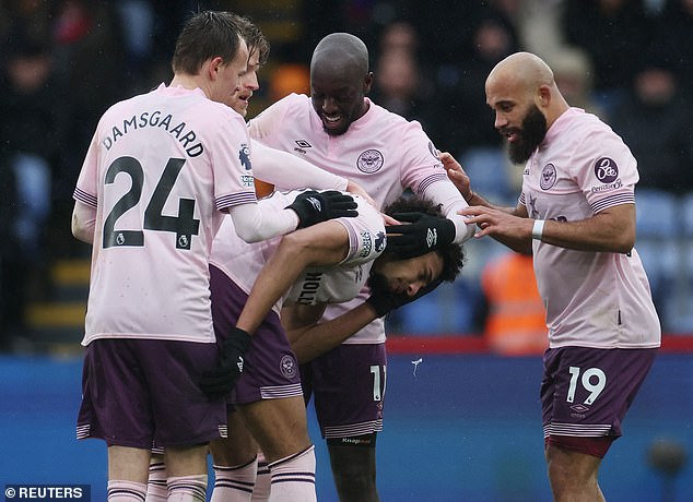 Crystal Palace 1-2 Brentford: Bryan Mbeumo scores the shot from the point after the intervention of VAR under fire Darren England while the Bees exceed the derby of London