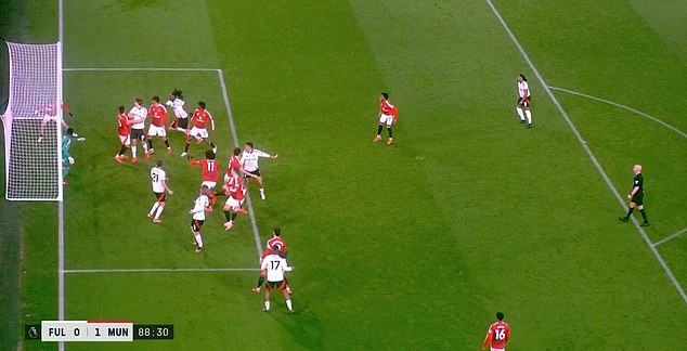 The young man of Man United, Toby Collyer, makes an impressive late clearance in the goal line to achieve the necessary victory of the Red Devils over the Fulham.