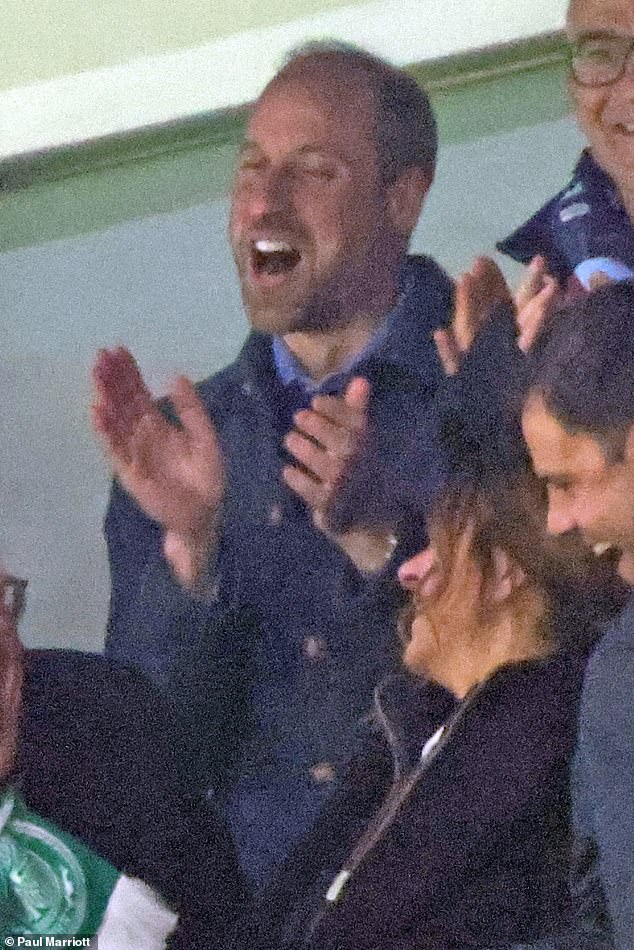 Fury as Celtic fans make fun of Prince William in the match of the Aston Villa Champions League with the songs of 'Lizzie's in A Box' and 'If you hate the royal family applaud your hands'