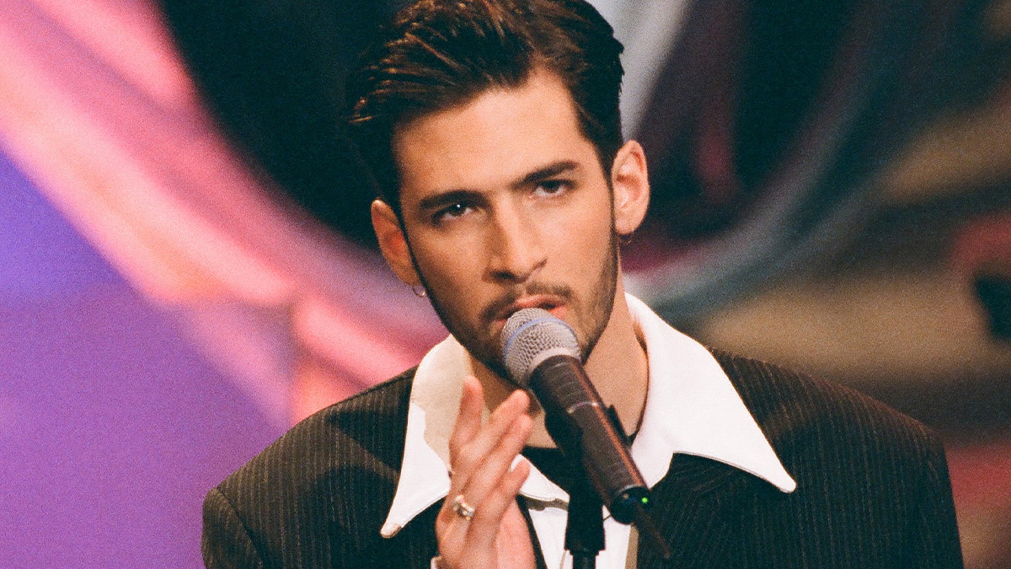 '90s R&B singer Jon B. “Memba Him?!”