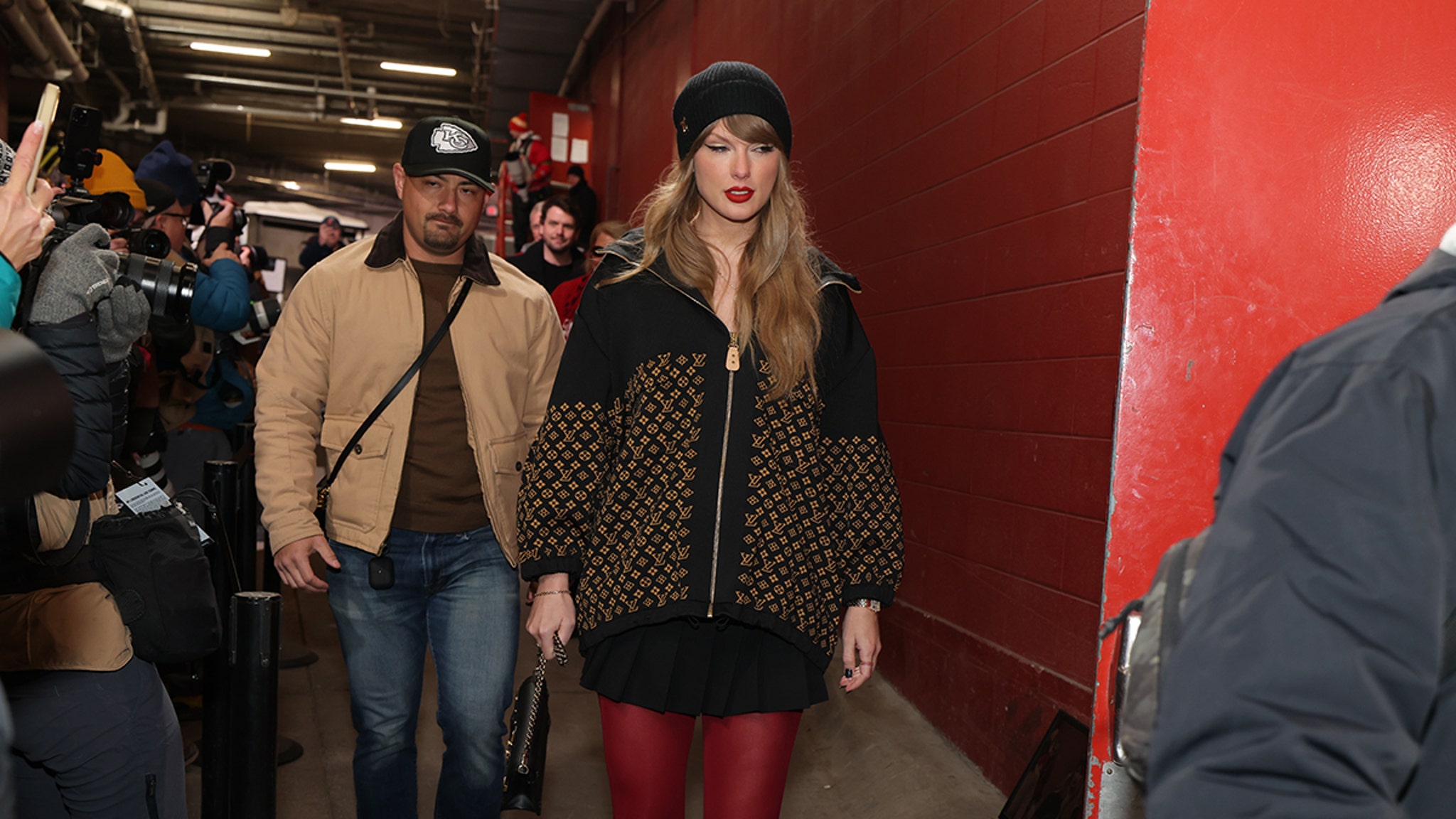 Taylor Swift arrives at the AFC Conference Championship game against Bills