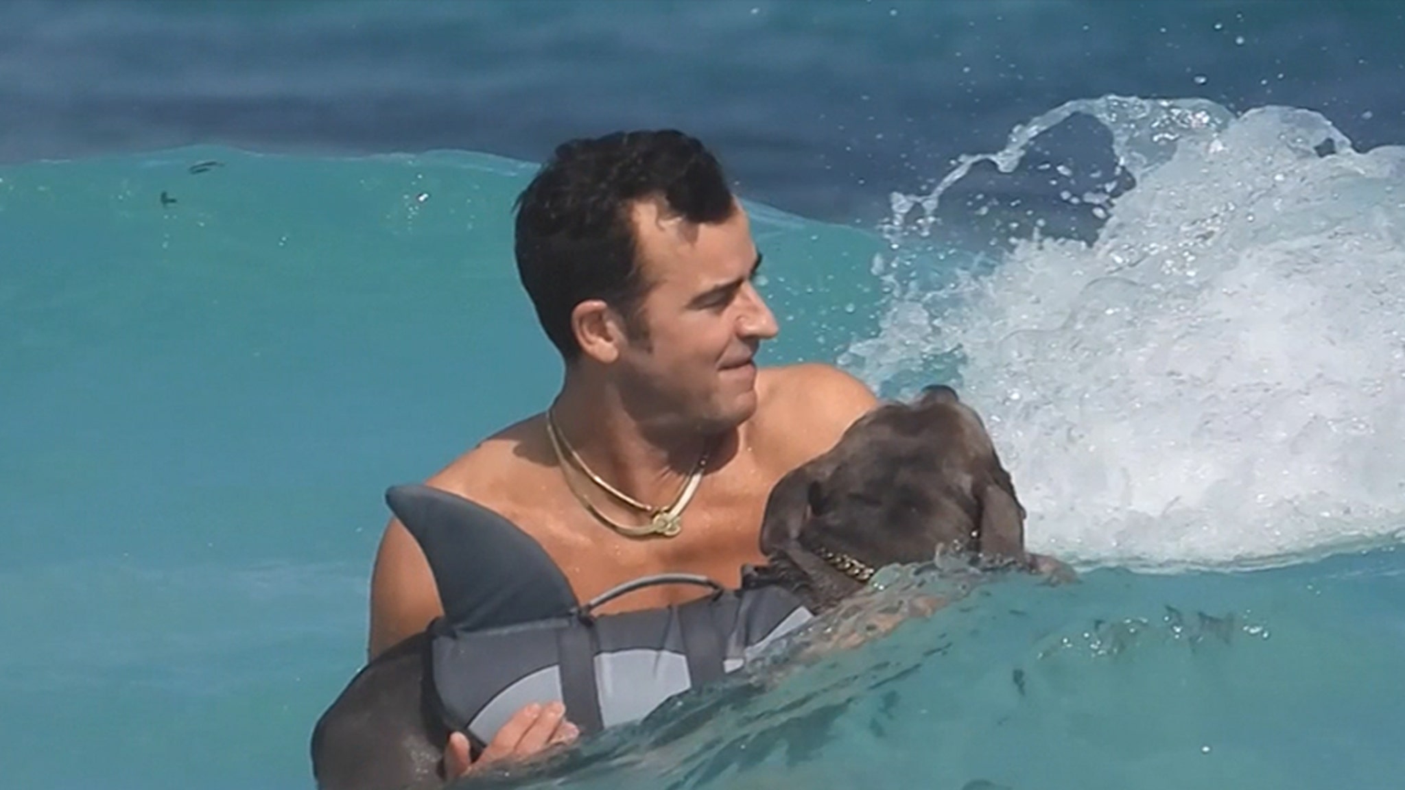 Justin Theroux on vacation with his fiancee and his dog in Tulum, Mexico