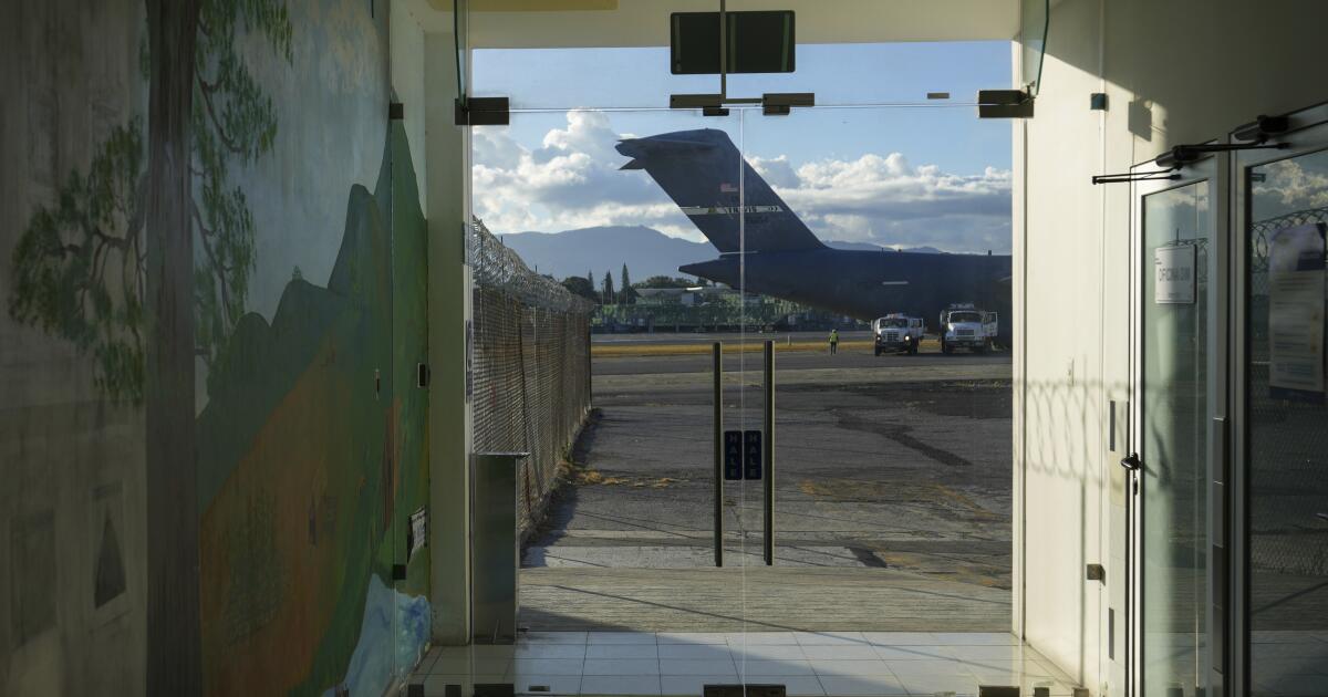 Will Mexico accept military flights from deported? His president distracts