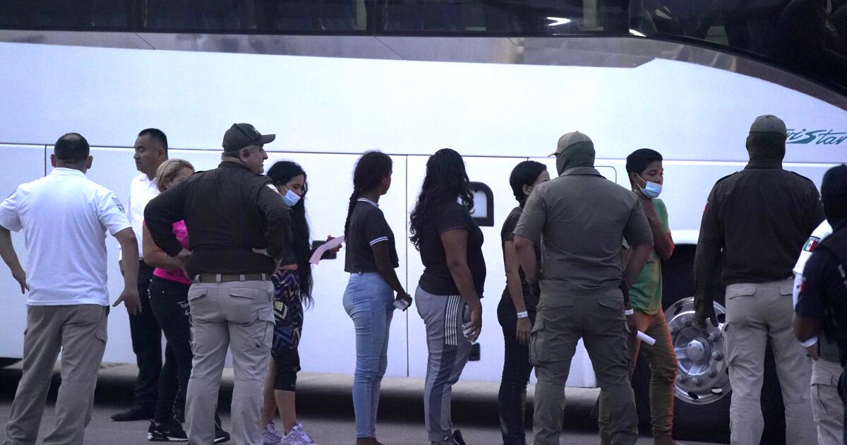 Mexico prepares “panic app” for Mexicans facing deportation under Trump