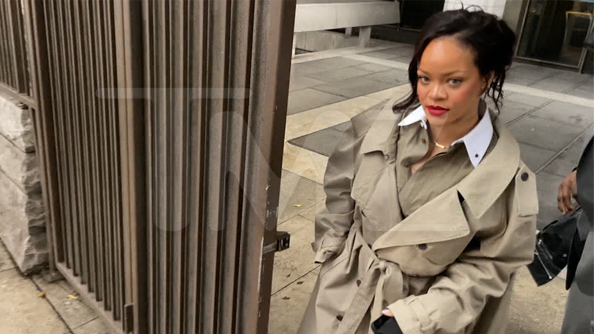 Rihanna leaves the court after the fourth day and supports a $ Ap Rocky