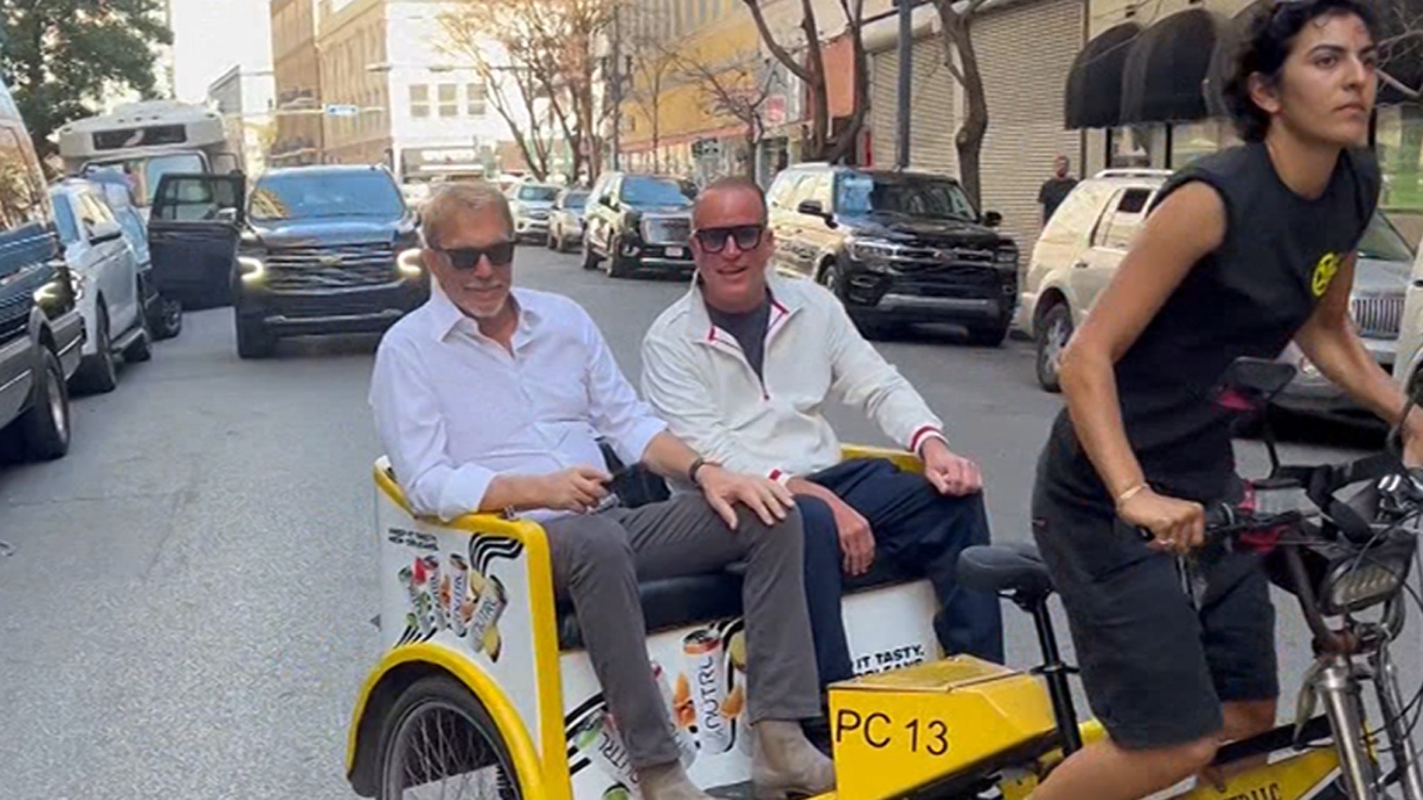 Kevin Costner enjoys the Super Bowl Week in New Orleans after the commitment of the ex-wife