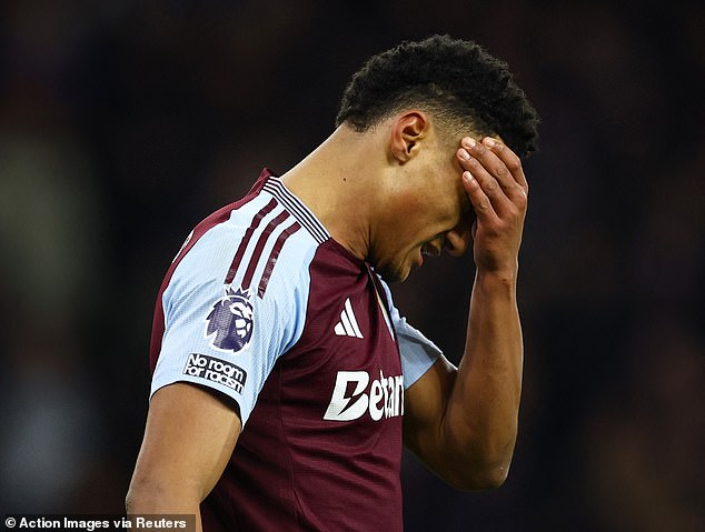 Ollie Watkins went up to half a time in the defeat of Aston Villa in Wolves after it seems to suffer an injury, with the objective of Arsenal one of the four changes made by Unai Emery in the interval