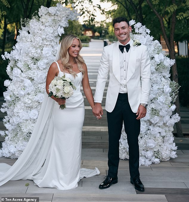 The Soccer Star Josh Battle surprises her teammates and loved ones to celebrate a surprise wedding, and her girlfriend has a moving detail in one of her two dresses