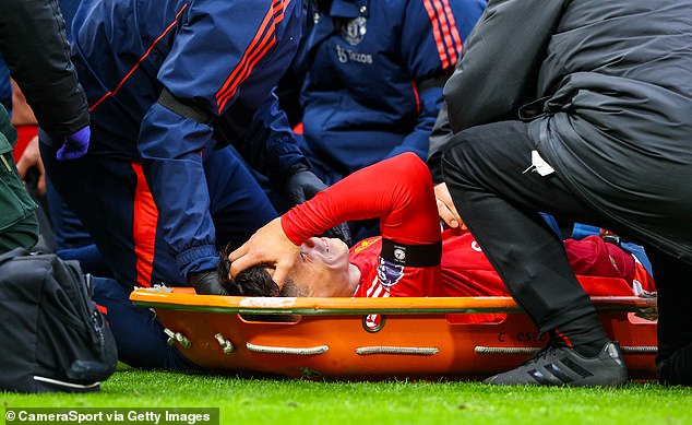 Man United treated Lisandro Martinez while the injury time scale is revealed