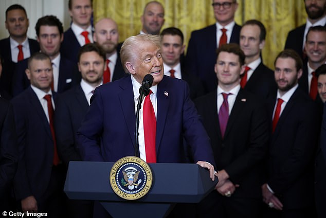 Donald Trump late to welcome the winners of the NHL Florida Panthers to the White House after the tariff conversations with Trudeau