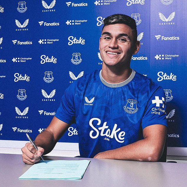 Everton Complete from the last minute of loan for Carlos Alcaraz, since the midfielder becomes the first firm of David Moyes in the second spell in Goodison Park Park