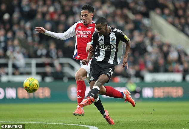 The Newcastle Alan Shearer legend calls Ian Wright after the Alexander Isak exhibition against Arsenal in the triumph of the Copao Cup semifinal