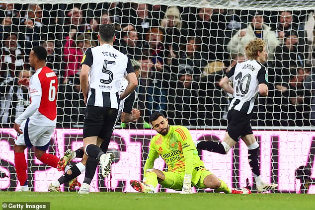 Jamie Carragher reveals what he wants to see the prohibited players to do as the second goal of Arsenal Gift Newcastle in the Copao Cup defeat