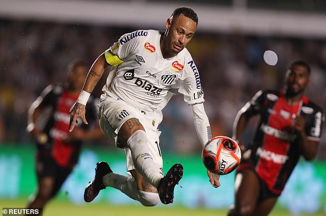 Neymar takes a ball to the second groin on the return of Santos while the star of Brazil fights in the first appearance in 12 years for her childhood club