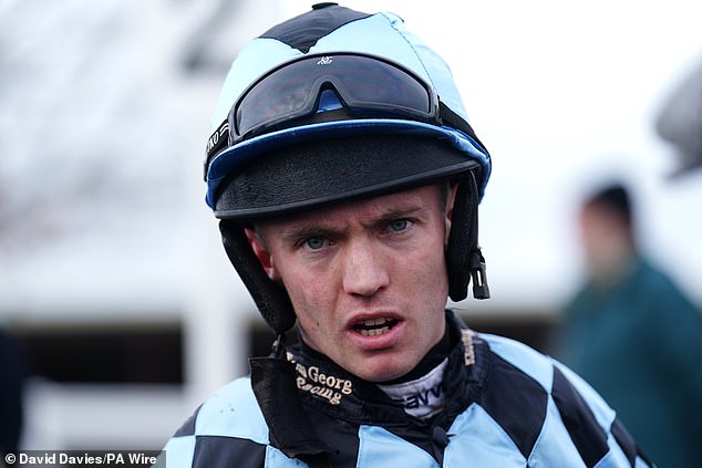 Irish Jockey Michael O'Sullivan, 25, in a critical condition after being transferred by plane to the hospital after the fall of horror in traffic as the meeting is abandoned