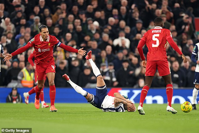 Moment The star of Liverpool Virgil van Dijk escapes the red card despite looking like Richarlison in the carabao cup semifinal against Tottenham