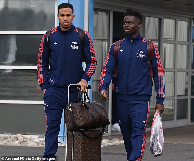 Bukayo Saka leads Arsenal's teammates while they go to the warm weather training camp in Dubai, with 15 -year -old Wonderkid among the stars on the trip