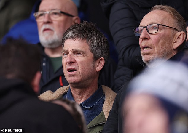 The Oasis star and Man City fan, Noel Gallgher, saw in the stands, since its side comes from behind to beat Leyton Orient in Fa Cup Clash