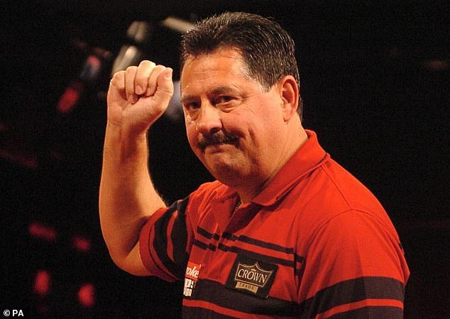 Luke Littler should have been “fined” for being late, he insists on the legend of Darts, after the 18 -year handling for the 18 -year -old Belfast photo shoots