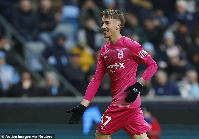 Coventry 1-4 Ipswich: Jack Clarke obtains an orthopedic device as the secondary progress of Kieran McKenna to the fifth round of the FA Cup