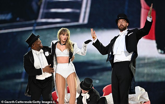 Travis Kelce compares in the Super Bowl to perform with Taylor Swift on the Eras tour