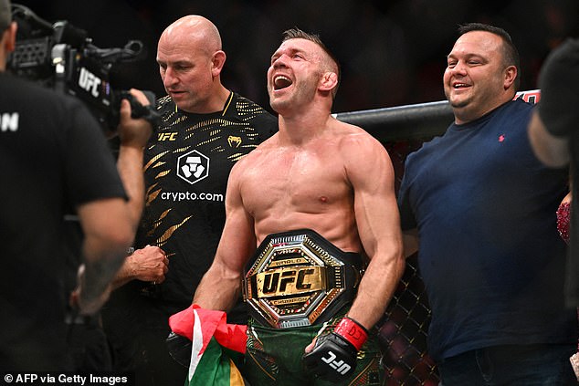 Brutal Moment The UFC star, Dricus du Plessis, breaks the controversial nose of Sean Strickland, while the South African medium weight retains its title after a bloody beating