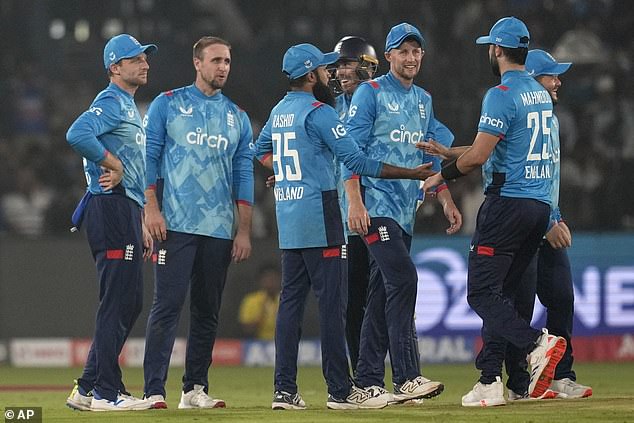 England lost to India by four WICKETS in the Second Odi, as the sensational sensational Hens Seals Victory de Rohit Sharma for the hosts